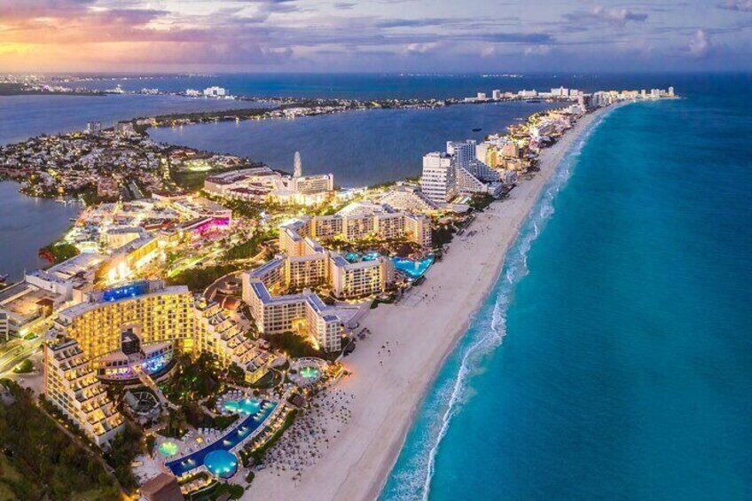 3-Hour Private Walking Tour with a Local Guide in Cancun