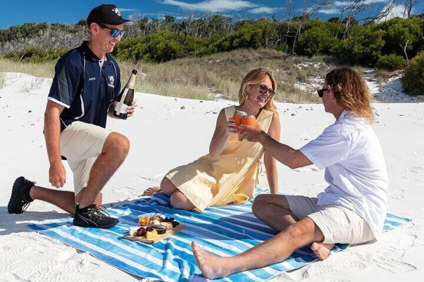 Whitehaven Rest & Relax Package - 2 Hour Beach & Helicopter Tour