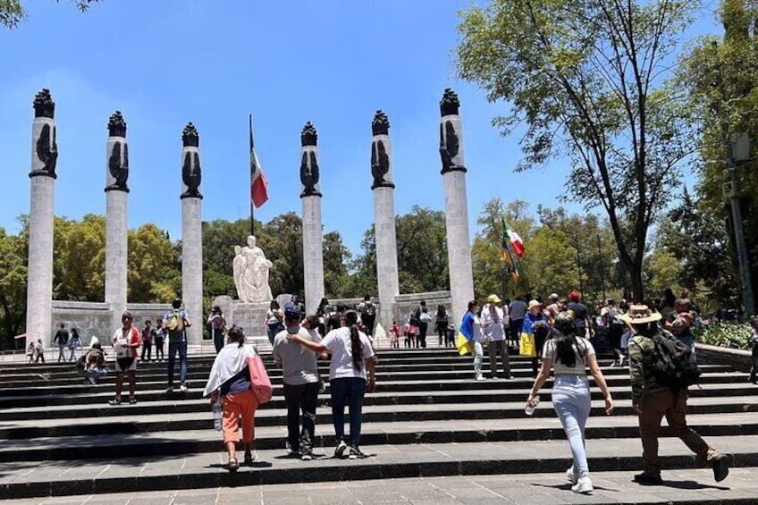 Half Day Tour Visit of Chapultepec Casttle and outdoors