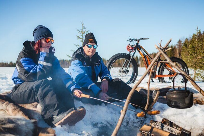 Winter eFatbike Tour in Snowy Forest in Rovaniemi Apukka Resort