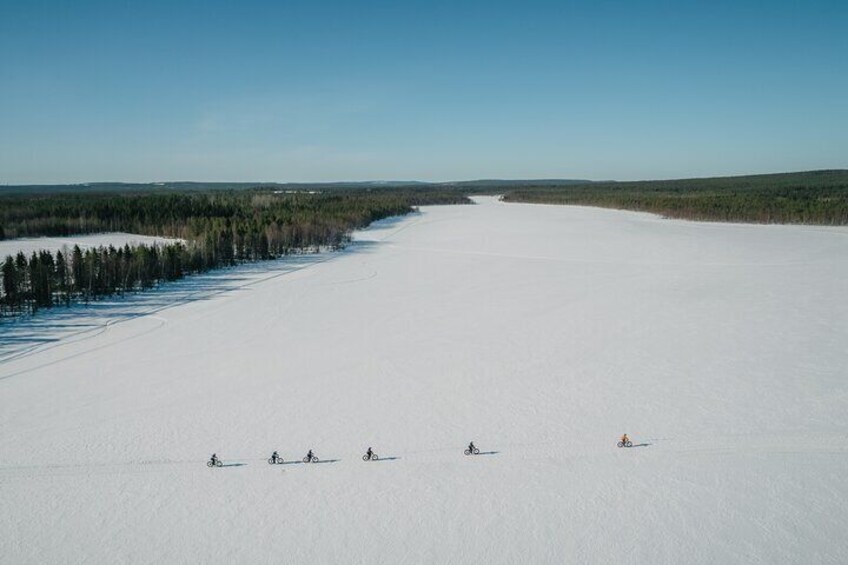 Winter eFatbike Tour in Snowy Forest in Rovaniemi Apukka Resort