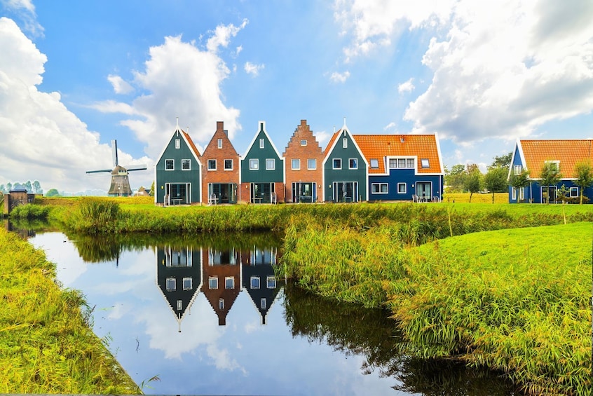 Volendam In-App Audio Tour: the Traditional Fishing and Artists' Village