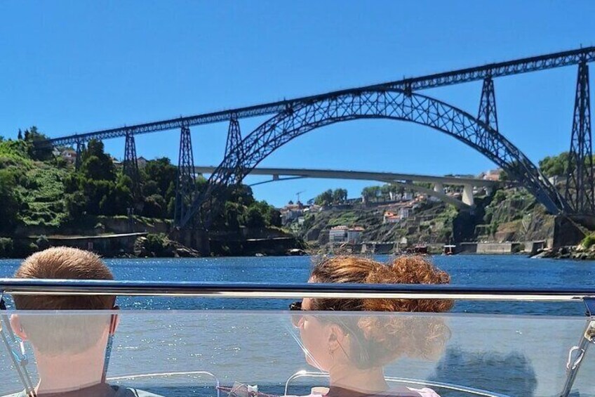 Private 6 Bridges Cruise with Tapas and Port Wine