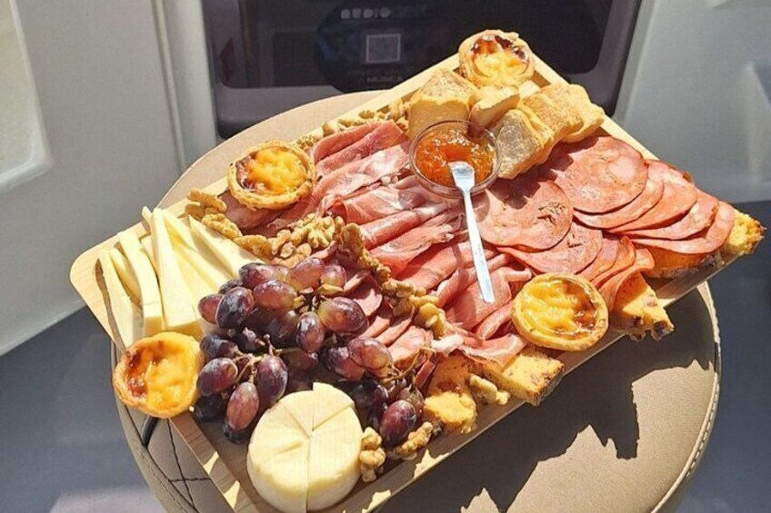 Private 6 Bridges Cruise with Tapas and Port Wine