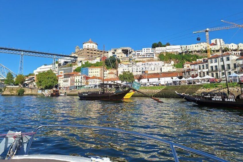 Private 6 Bridges Cruise with Tapas and Port Wine