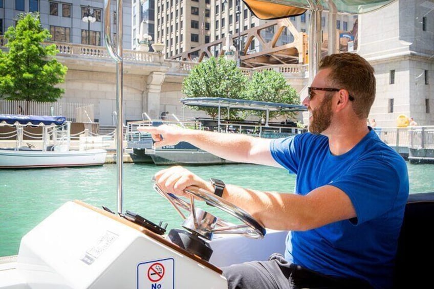 Chicago River by Private 2.5 Hour Boat Tour