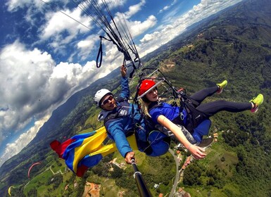 Medellín: Parapente en los Andes colombianos