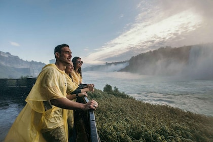 Niagara Falls: ทัวร์, การเดินทางเบื้องหลังน้ำตก & หอคอย Skylon