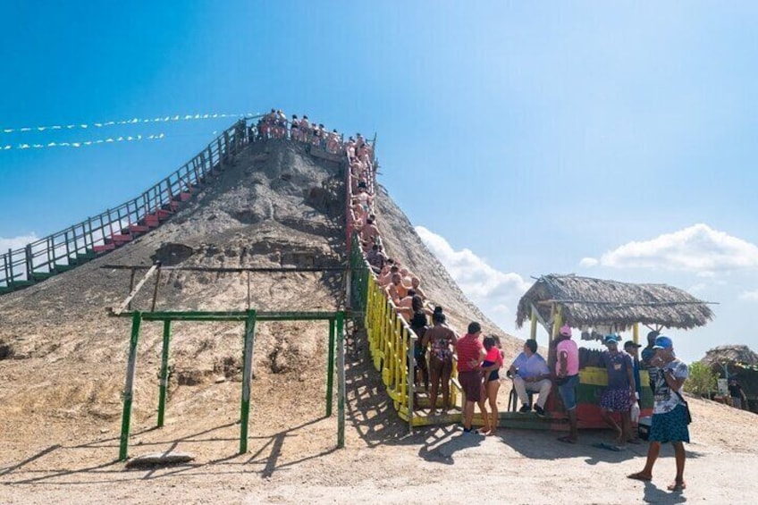 private tour to totumo volcano 