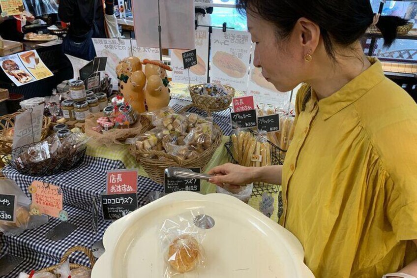 At 'Matsuishi' bakery, there are many varieties of bread.