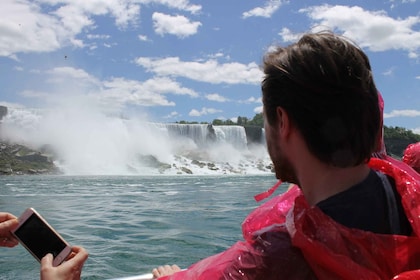Toronto: Niagara Falls Day Trip with Wine Tasting & Transfer