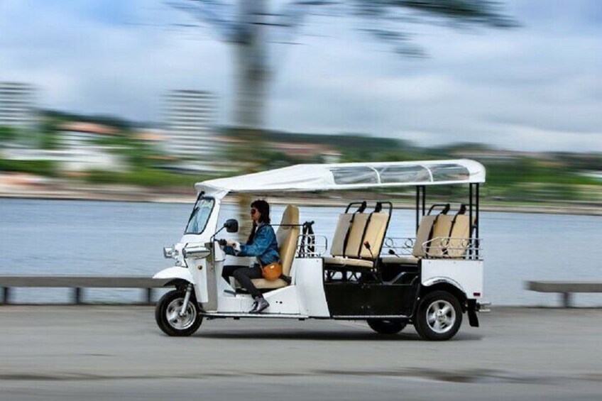 1 Hour Private Tuktuk Tour in Porto to Monastery and Cellars