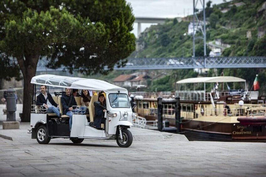 1 Hour Private Tuktuk Tour in Porto to Monastery and Cellars