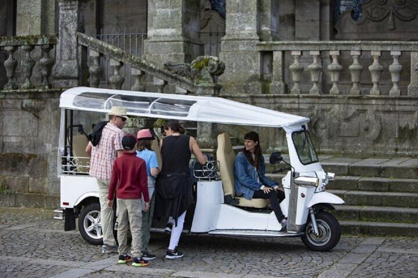 1 Hour Private Tuktuk Tour in Porto to Monastery and Cellars
