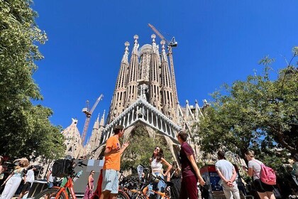 Fahrrad-/E-Bike-Tour zu den Höhepunkten Barcelonas mit ortskundigem Guide
