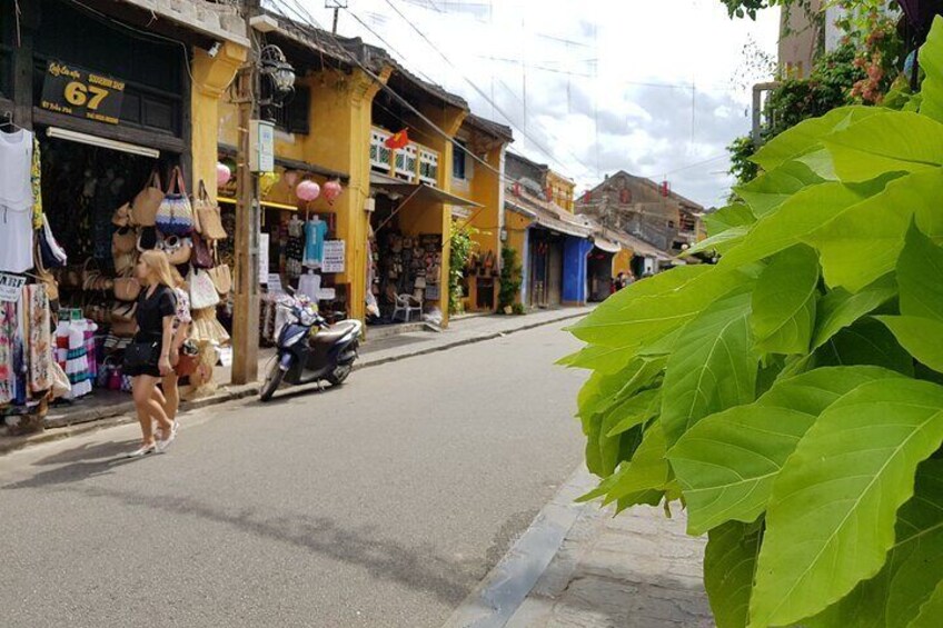 Hoi An town private walking tour with boat trip