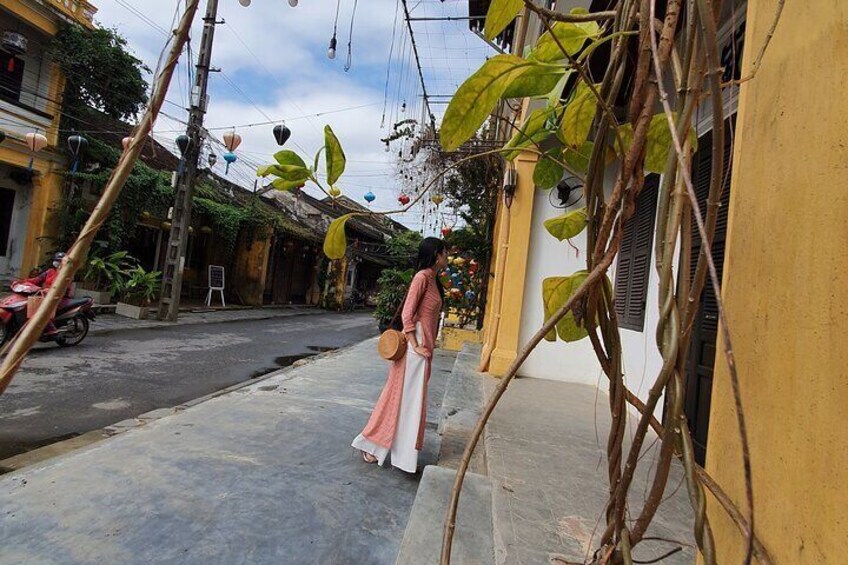 Hoi An town private walking tour with boat trip