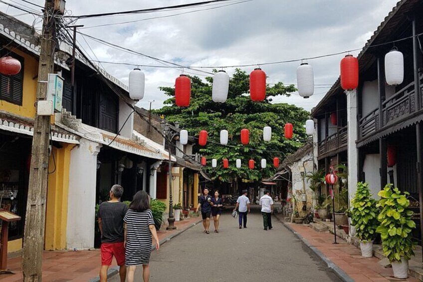 Hoi An town private walking tour with boat trip