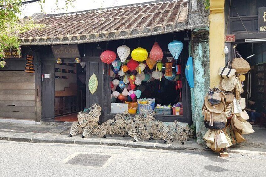 Hoi An town private walking tour with boat trip