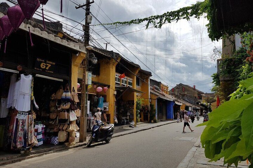 Hoi An town private walking tour with boat trip