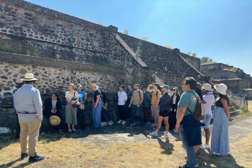 Teotihuacan: Exclusive Tour With Cave Restaurant + Basilica