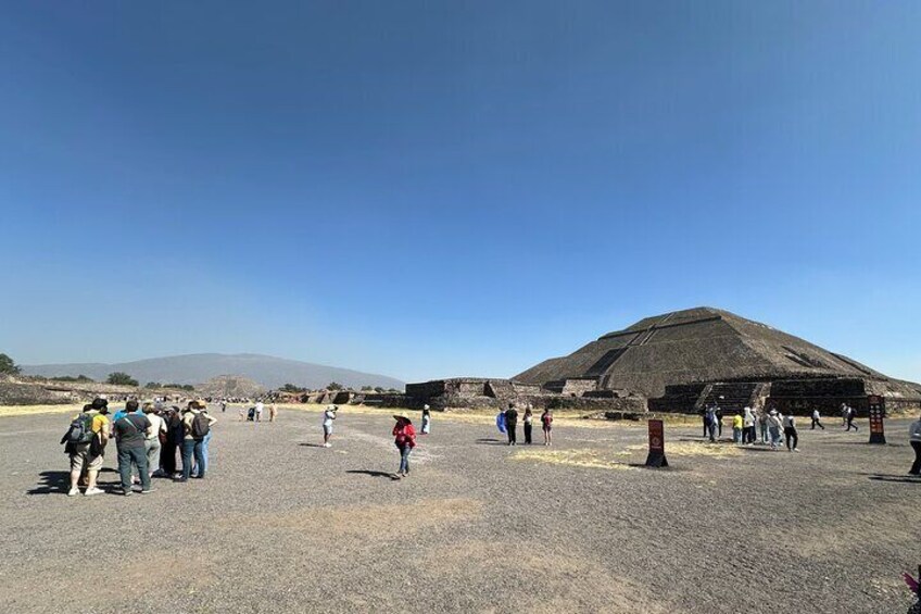 Teotihuacan: Exclusive Tour With Cave Restaurant + Basilica