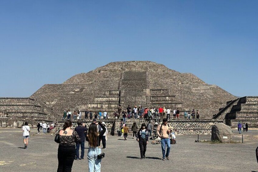 Teotihuacan: Exclusive Tour With Cave Restaurant + Basilica