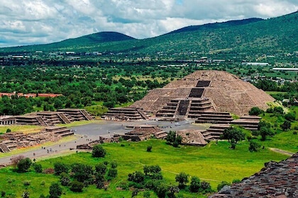 Mexiko-Stadt: Teotihuacan Tour, Höhlenrestaurant & Basilika