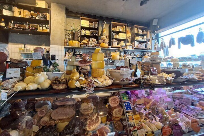 3 Hour Street Food Walking Tour in Siracusa