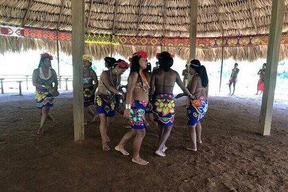 Tour door de regio Embera