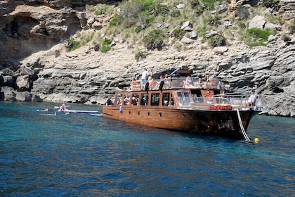 5-Hour Guided Robinson Boat Day Tour in Northern Mallorca