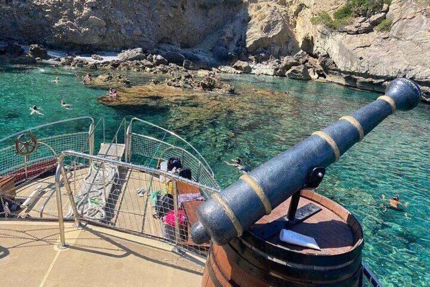 5-Hour Guided Robinson Boat Day Tour in Northern Mallorca