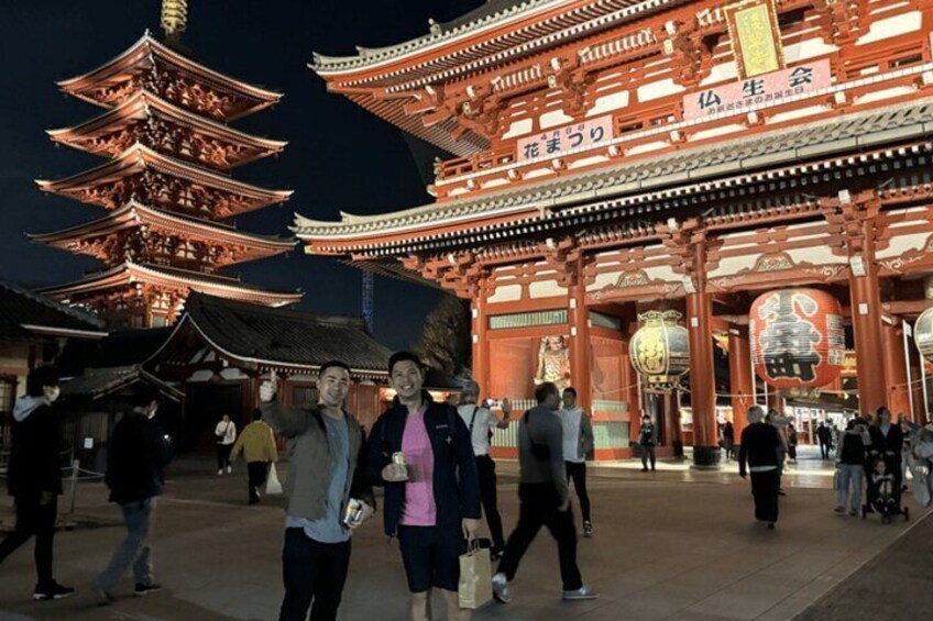 Tokyo: Asakusa Night Waling & Food Tour