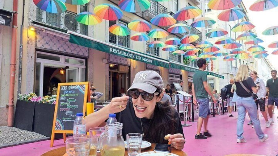Private Food & Wine Historical Tour - from street to gourmet