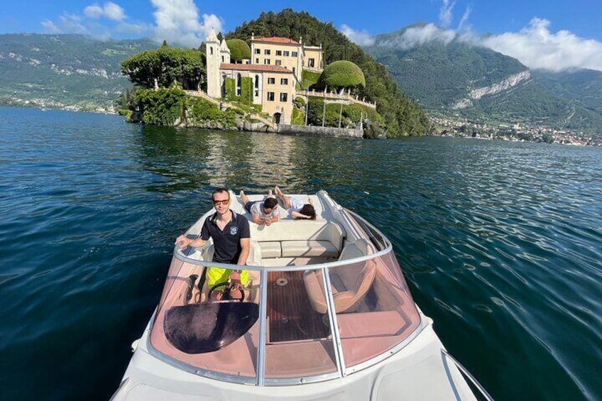 3 Hours Private Lake Escape Boat Tour in Bellagio