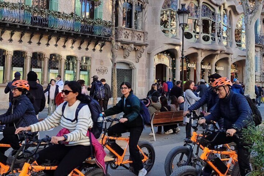 25-ТOP-Barcelona 25 Best Sights with Local Guide on Bike/E-Bike