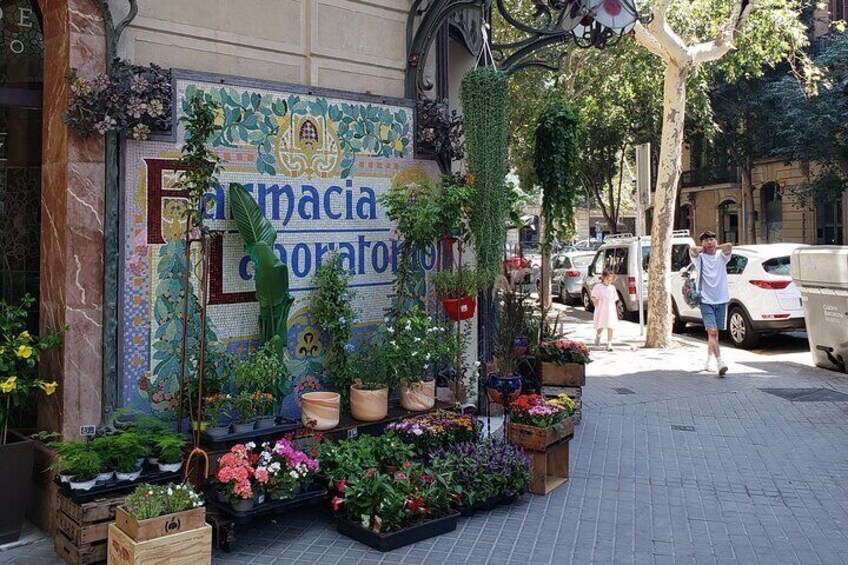 25-ТOP-Barcelona 25 Best Sights with Local Guide on Bike/E-Bike