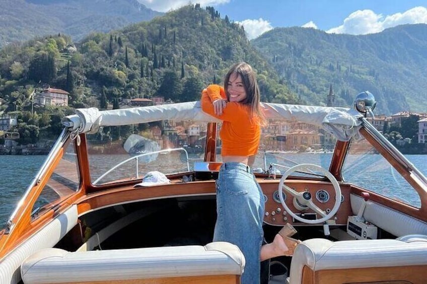  3 Hours Private Tour in Lake Como with Classic Boat