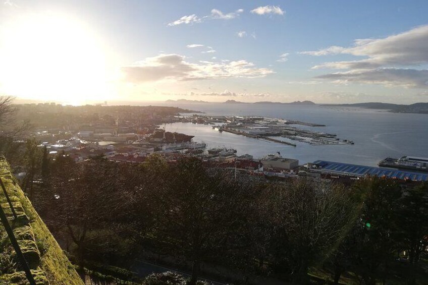 Tour Vigo and Santiago Compostela: Departure from Braga and Guimarães