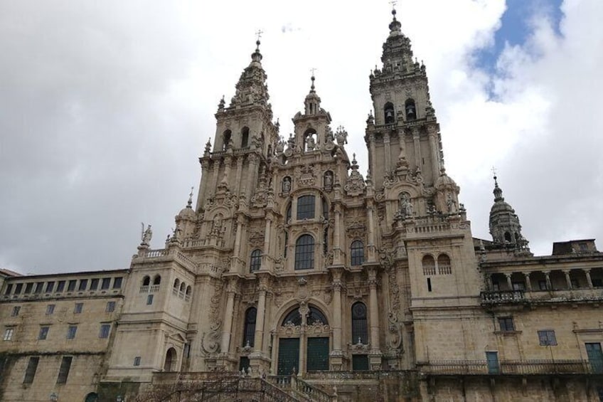 Tour Vigo and Santiago Compostela: Departure from Braga and Guimarães