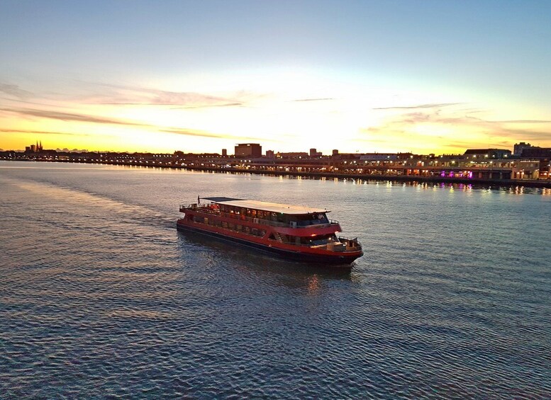 Picture 1 for Activity Bordeaux: 2-Hour River Dinner Cruise