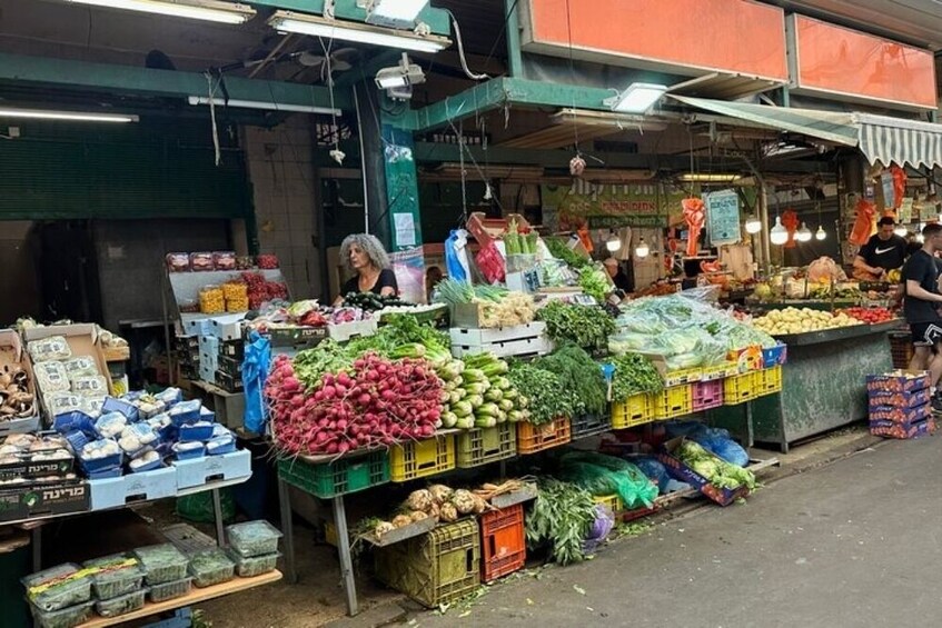 Tel Aviv: Food Tasting Tour of Hatikva Private Tour Guide Market 