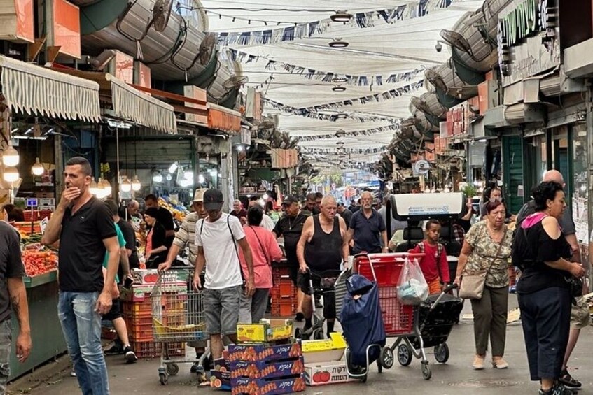 Tel Aviv: Food Tasting Tour of Hatikva Private Tour Guide Market 