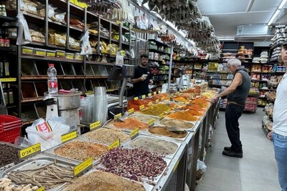 Tel Aviv: Degustación de comida en el mercado de Hatikva con guía privado