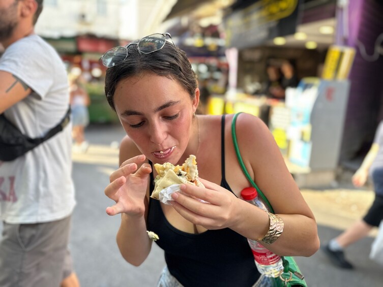 Tel Aviv: Market Food Tasting Tour at Shuk HaCarmel Private