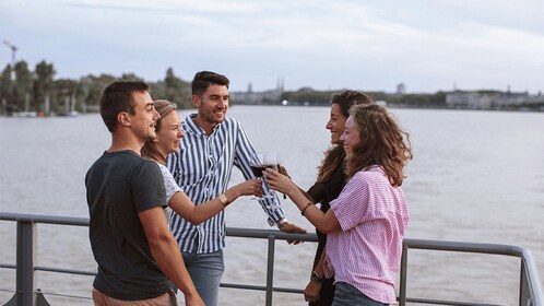 Burdeos: crucero nocturno con aperitivo por el río Garona