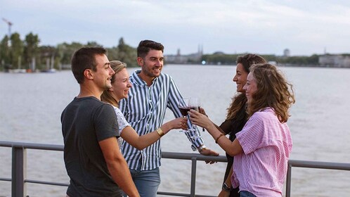 Burdeos: Crucero nocturno con aperitivo por el río Garona