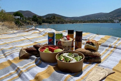 2-Hour Private Beach Picnic Experience in Paros