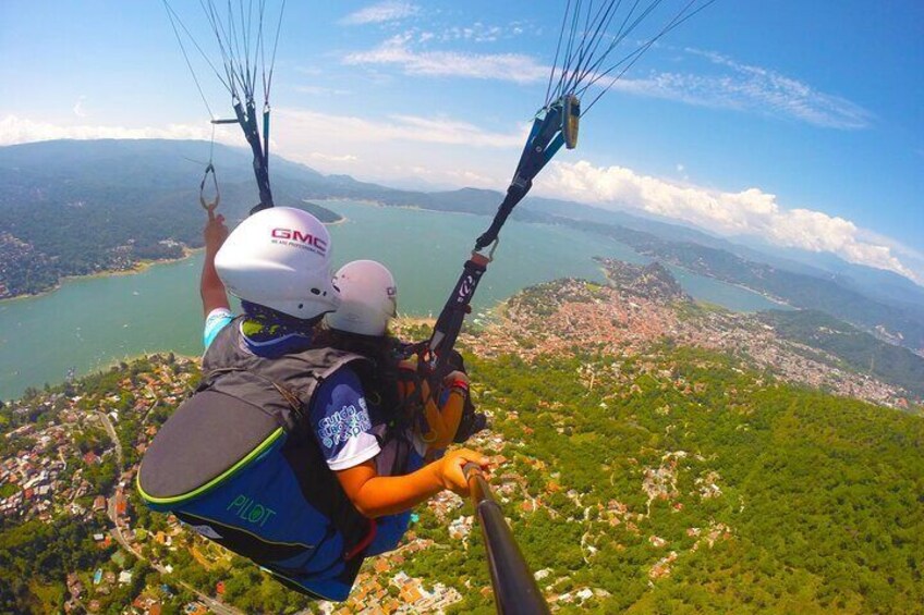 Paragliding flight in Valle de Bravo