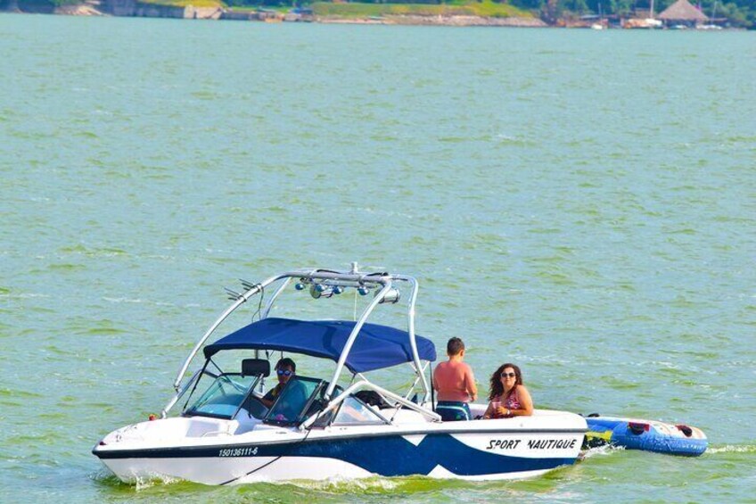 speedboat in Valle de Bravo